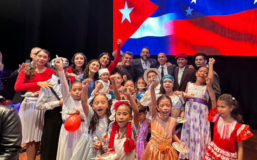 La Colmenita Bolivariana Fuerte Tiuna estremeció al Teatro Nacional con “El abrazo de dos pueblos”