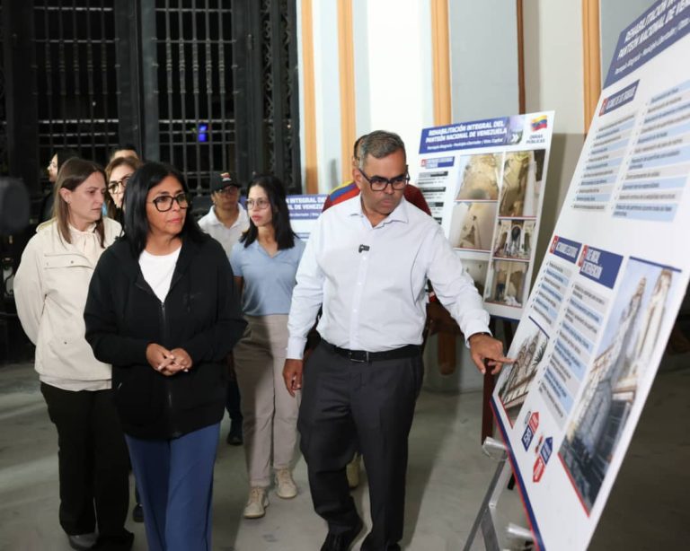 Presidenta Delcy Rodríguez supervisa trabajos de rehabilitación en el Panteón Nacional, tras impacto de sismos