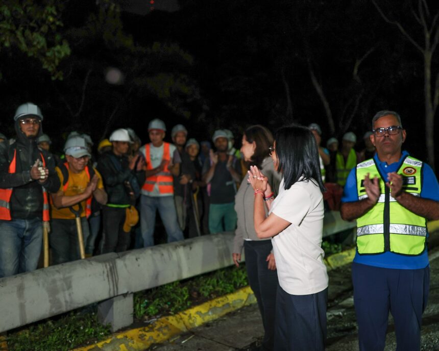 Presidenta Delcy Rodríguez supervisó trabajos de despeje vial tras fuertes lluvias en Caracas