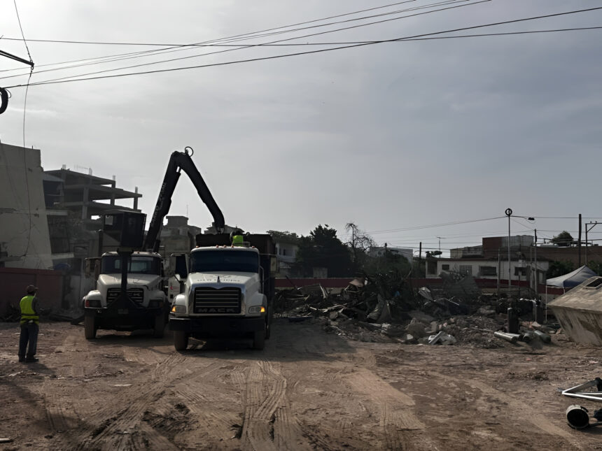 Trasladan más de 50 mil toneladas de escombros a relleno sanitario en La Guaira