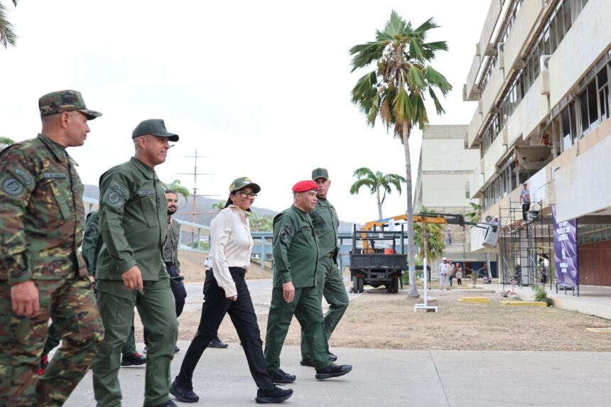 Presidenta Delcy Rodríguez inspeccionó obras de restauración en Escuela Naval tras afectaciones sísmicas en La Guaira