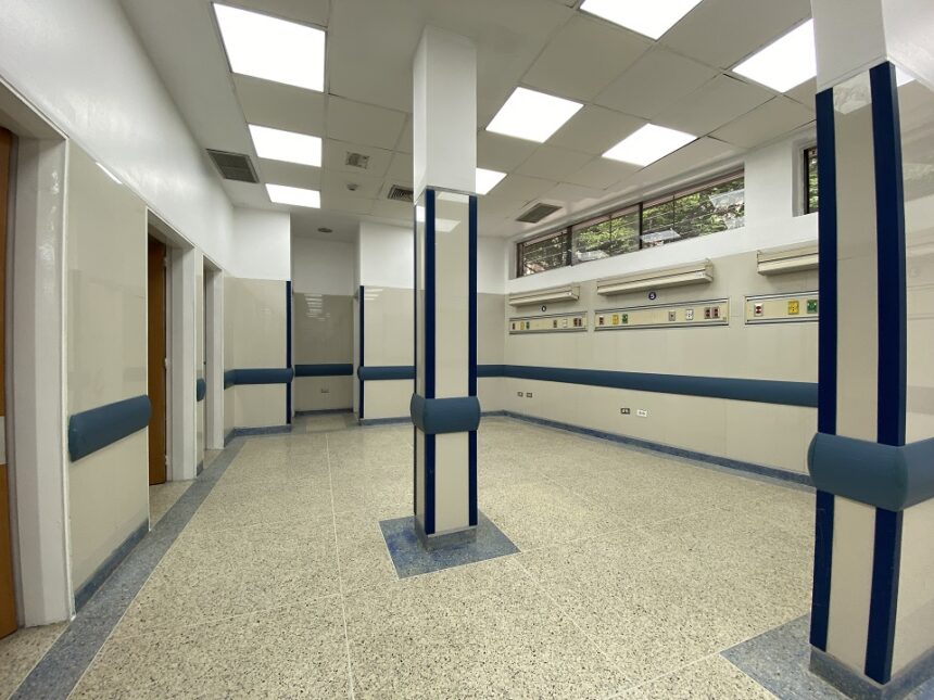 Buen Vecino de EK rehabilitó sala de trauma shock en el Hospital Pérez Carreño