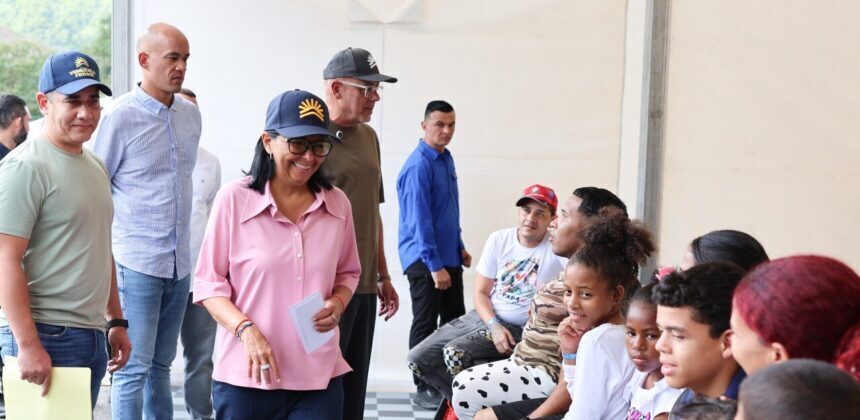 Presidenta Delcy Rodríguez constata operatividad integral del campamento transitorio del Poliedro