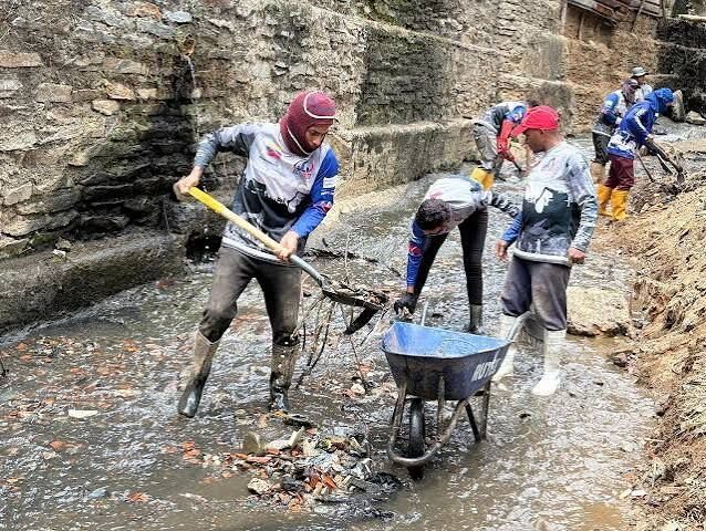 Alcaldía de Caracas refuerza el mantenimiento de quebradas y habilita líneas de emergencia