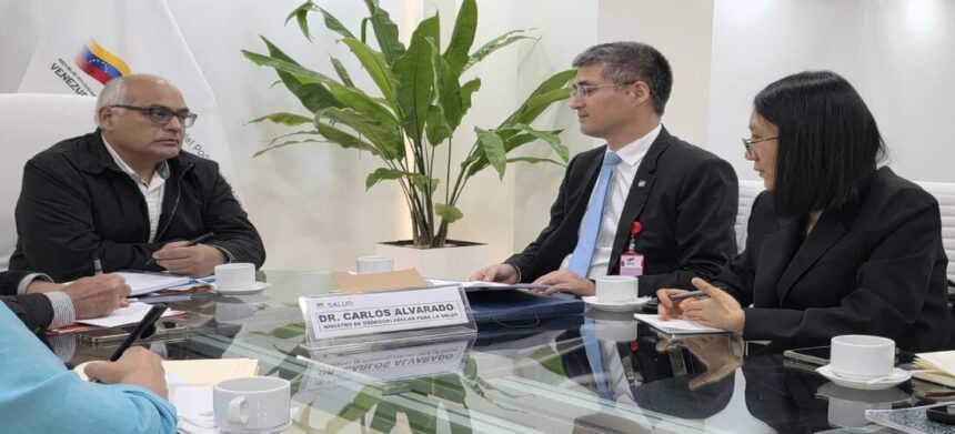 Venezuela y China evalúan convenios para fortalecer el sistema público de salud