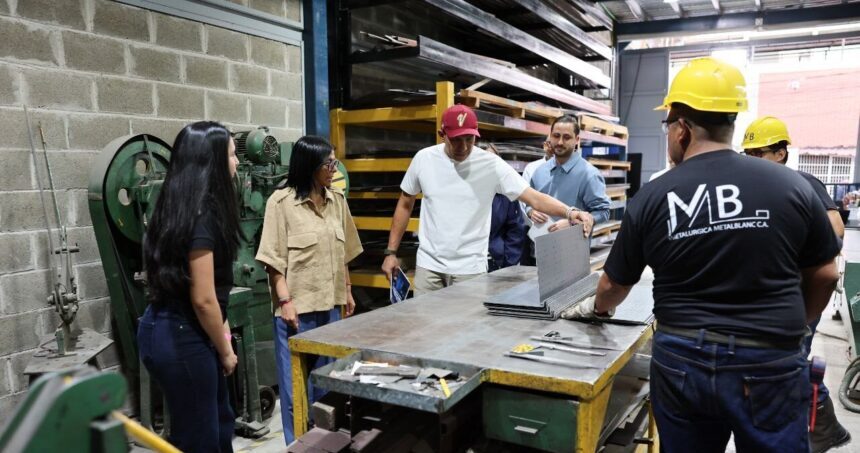 Presidenta Delcy Rodríguez inspeccionó avance de industria metalúrgica impulsada por jóvenes emprendedores