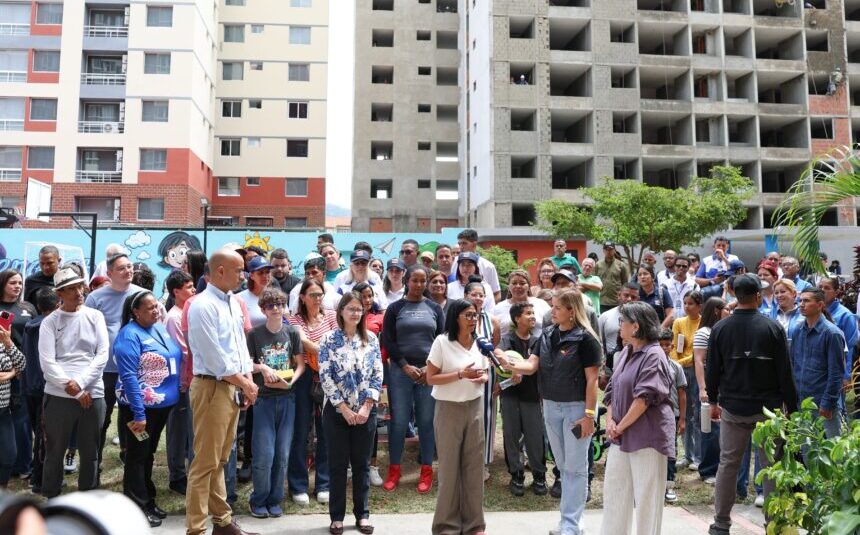 Presidenta Delcy Rodríguez encabeza entrega de nuevas viviendas a familias afectadas por los sismos