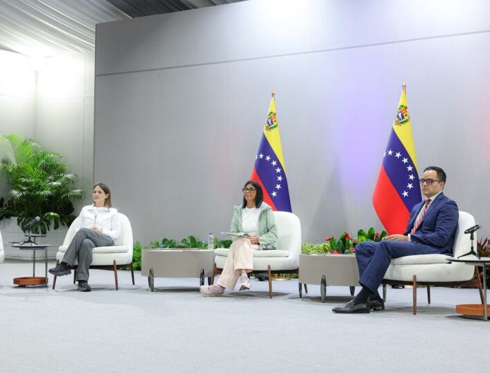 Presidenta Delcy Rodríguez lidera mesa de trabajo con el sector económico para potenciar comercio exterior