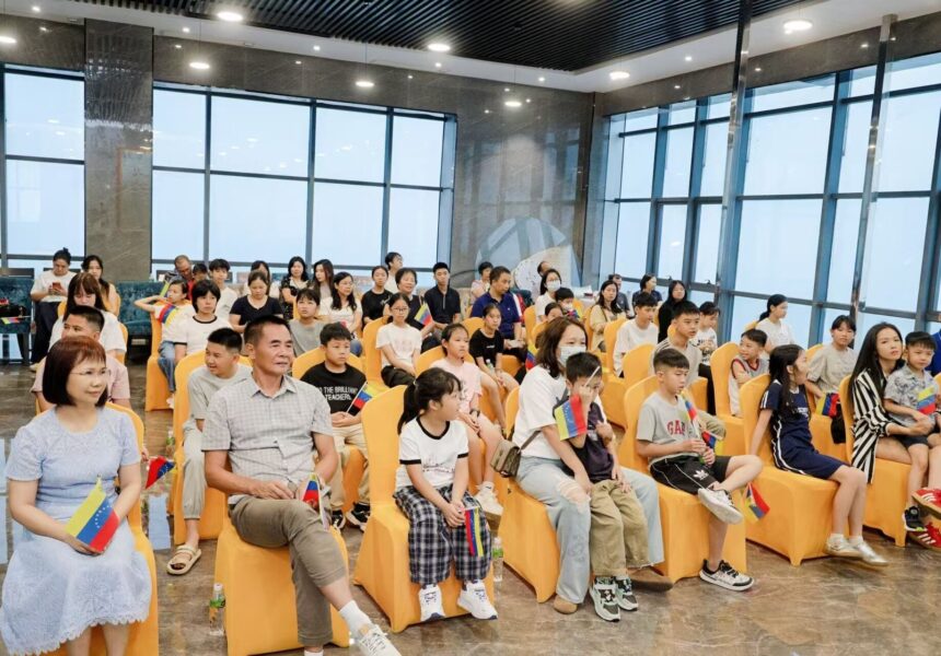 Inauguran curso de español para niños y adolescentes venezolanos en ciudad china de Enping