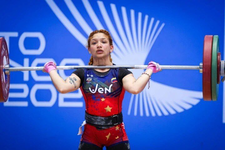 Patricia Mercado domina la halterofilia con oro y plata para Venezuela en Santo Domingo