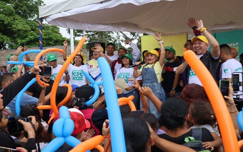 Secretario general del PSUV destaca atención prioritaria de niños y niñas en Campamentos Transitorios