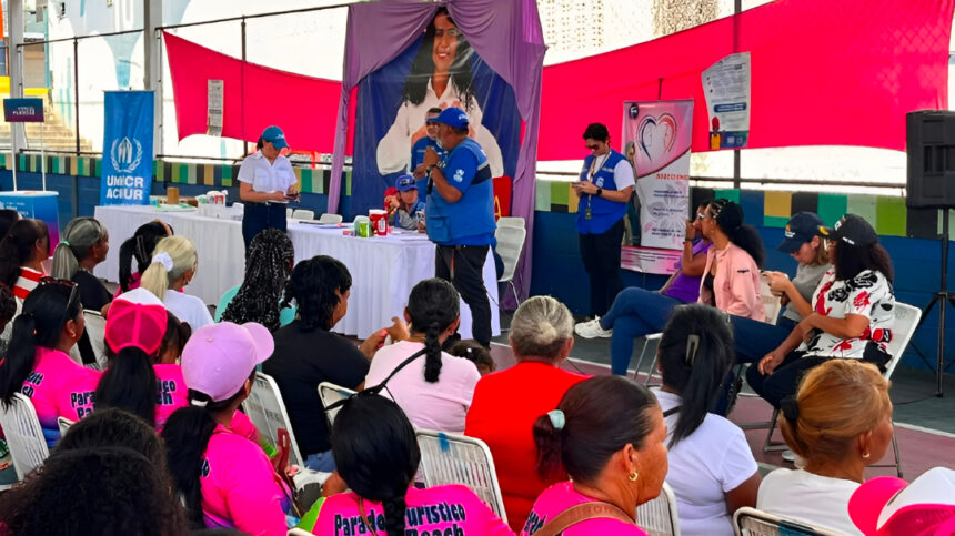 Entregan kits y ayudas sociales a 300 mujeres de Juan José Mora