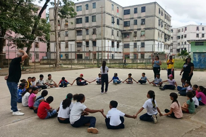 Plan Vacacional Comunitario transforma la lectura en juegos en bibliotecas mirandinas