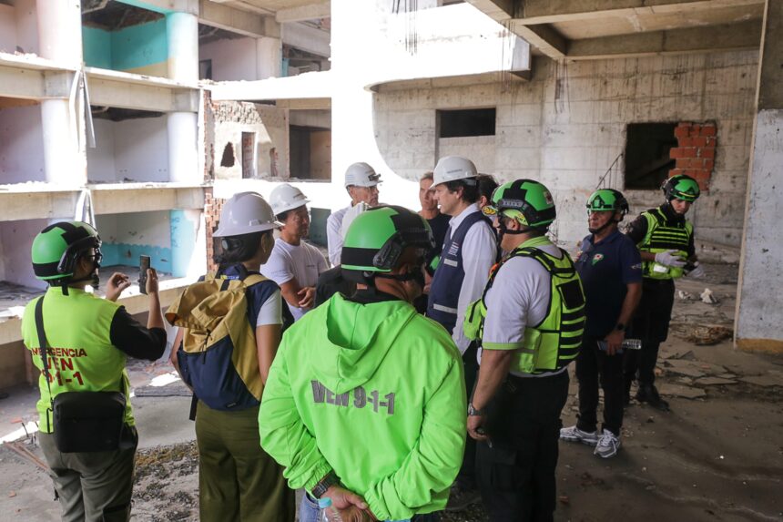 Comisión presidencial inspecciona Torre David junto a Kit Miyamoto