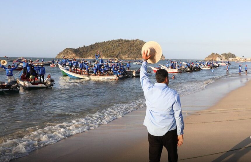 Acuerdan financiamiento y suministro de combustible para pescadores de Mochima