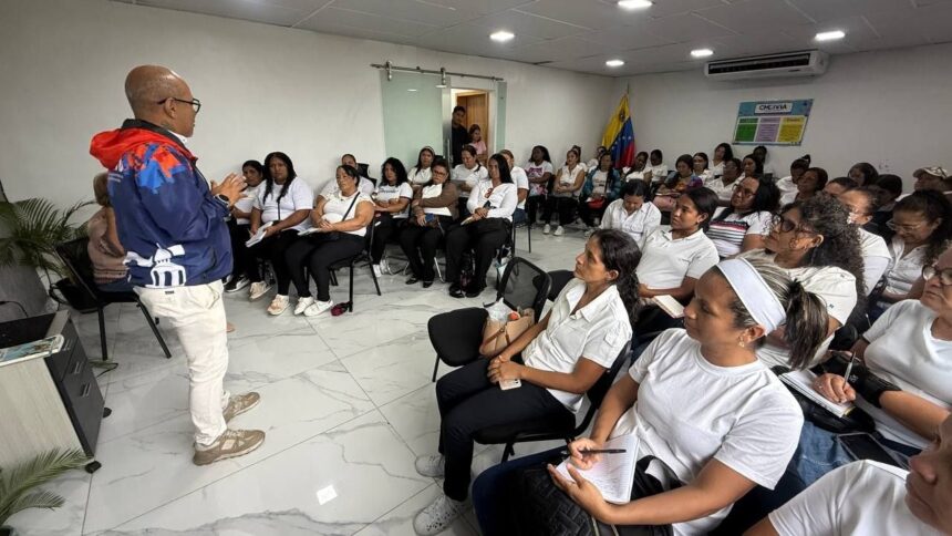 La Alcaldía de Valencia capacita a docentes en derechos humanos y protección integral de NNA para el año escolar 2026-2027. Conoce los detalles.