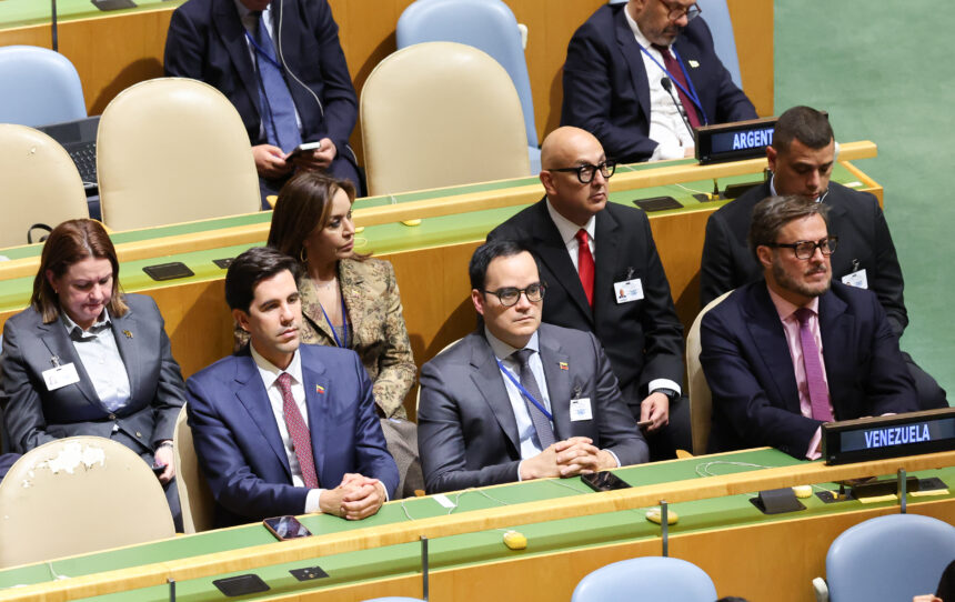 Venezuela convoca a la juventud a regresar y liderar la reconstrucción del país