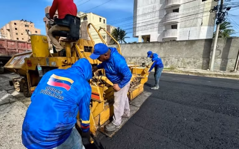 Ministro Ramírez evalúa avances de obras públicas en Venezuela