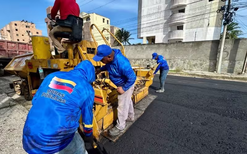 Ministro Ramírez evalúa avances de obras públicas en Venezuela