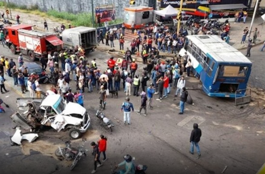 Choque múltiple en La Yaguara deja tres fallecidos y 13 heridos