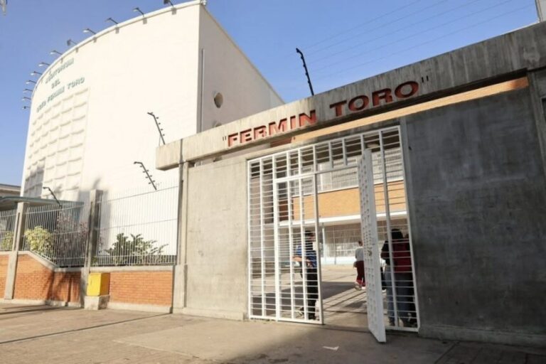 Realizan rehabilitación integral en el Complejo Educativo Fermín Toro en Caracas.