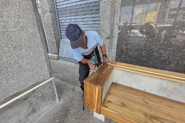 Cuadrillas avanzan en la construcción de dos paradas de transporte en Quinta Crespo