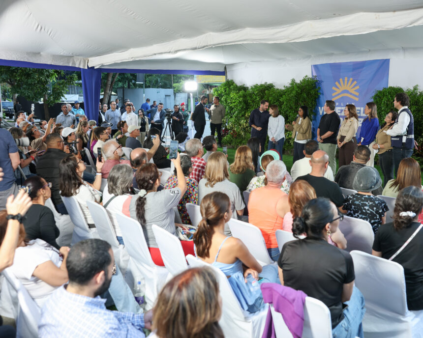 President Delcy Rodríguez delivered funding to 104 condominiums and 1,216 housings in the Chacao municipality