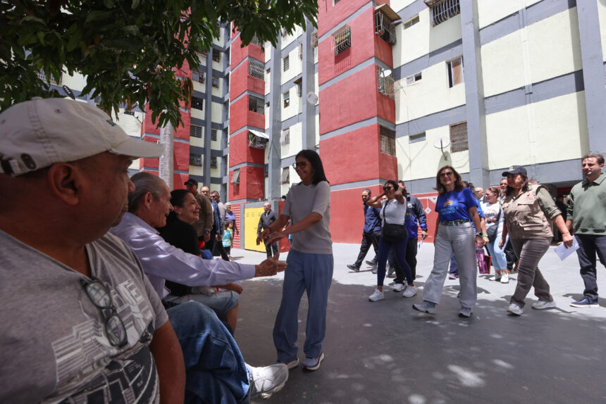 Presidenta Delcy Rodríguez encabezó la entrega de más de 400 viviendas rehabilitadas en Caracas en el marco del Plan Venezuela Renace