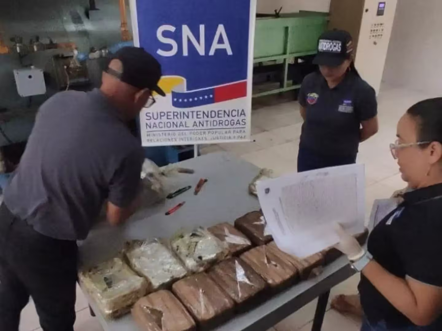 Superintendencia Nacional Antidrogas incinera más de 1,2 toneladas de sustancias ilícitas en despliegue nacional