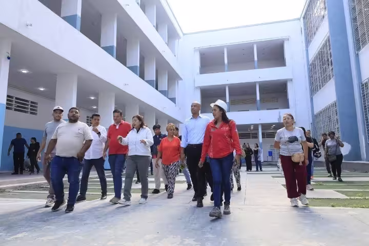 Alcaldía de Caracas y Ministerio de Educación inspeccionan rehabilitación integral del Complejo Educativo Fermín Toro