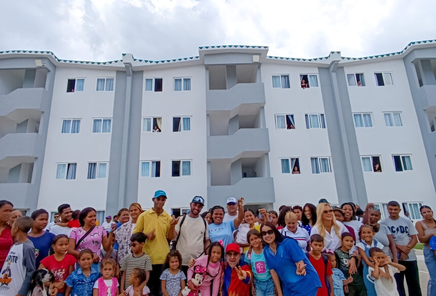 Entregados 88 apartamentos a familias de La Guaira y Juan José Mora