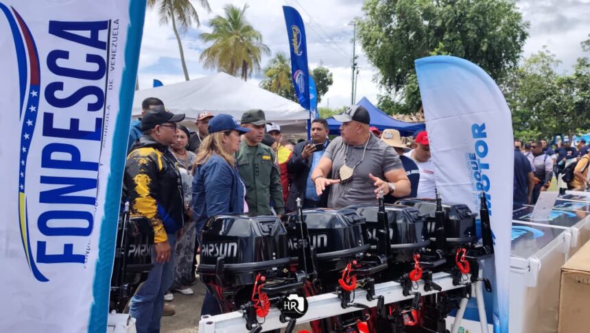 Entregan herramientas a pescadores del pueblo Warao.