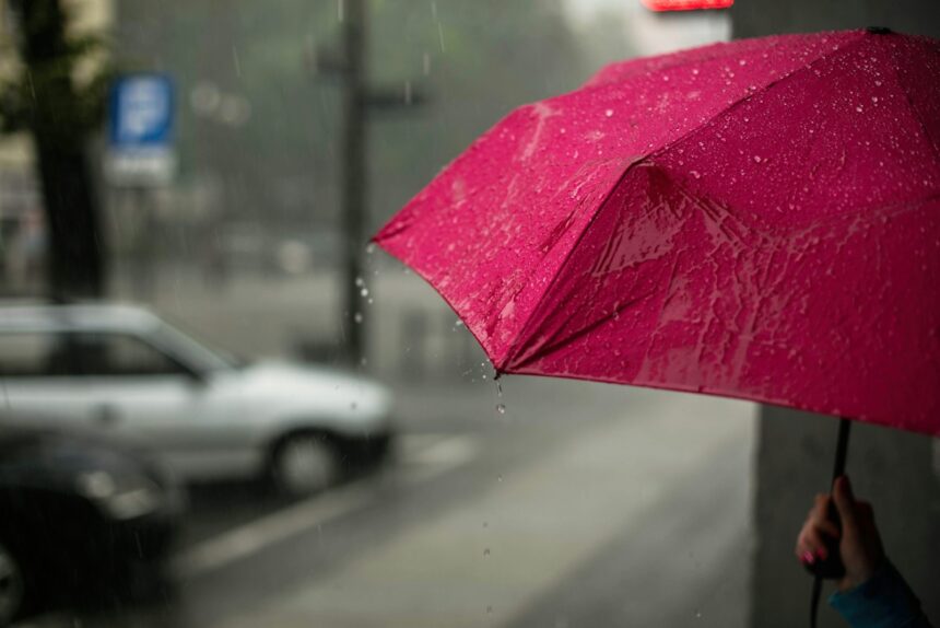 Prevalecen lluvias en gran parte del país por llegada de onda tropical N.º 46 este sábado