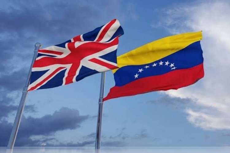 Venezuela y Reino Unido acuerdan impulsar conexiones aéreas para el turismo