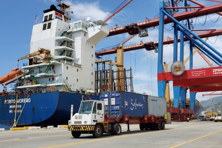 Seniat inspecciona avances en la reactivación operativa del puerto de La Guaira