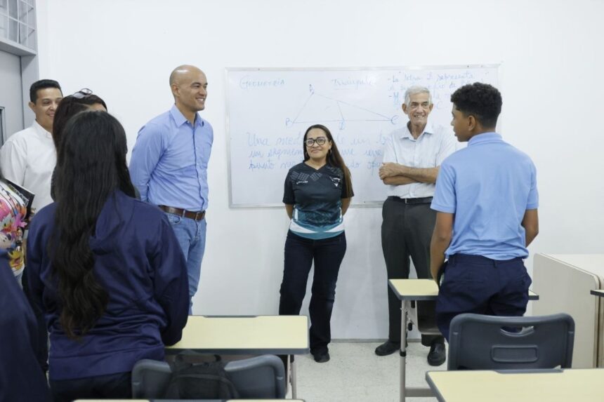 Ministro Héctor Rodríguez destaca la recuperación del Liceo Simón Rodríguez en Caracas