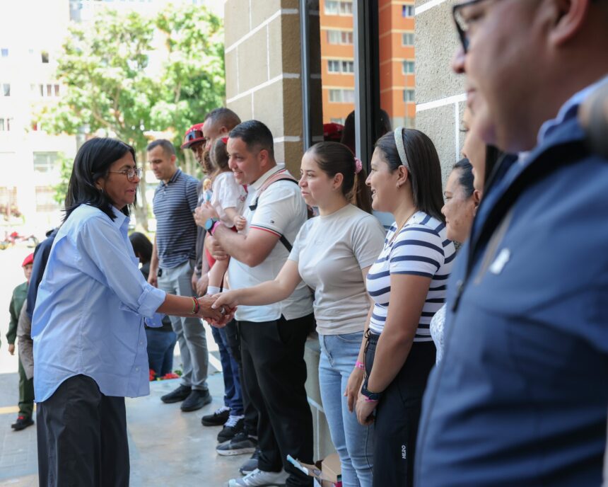 Ejecutivo Nacional garantiza solución habitacional a familias en campamentos transitorios