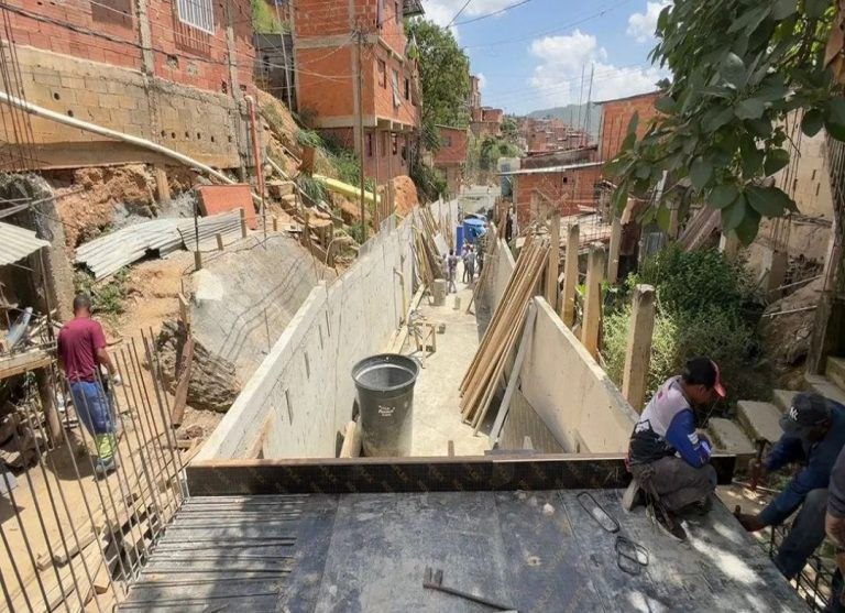 Culminan con éxito obra integral en la quebrada Alí Primera de Caricuao