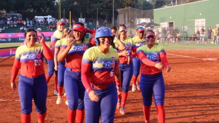 Sóftbol femenino se llevó el oro al vencer 8 carreras por 0 a Brasil
