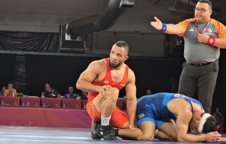 Lucha olímpica arrasó con tres de oro en los Santa Fe 2026