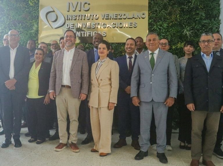 Alianza técnica por el turismo y la pesca: ministro Yván Gil coloca al IVIC al servicio de la AEC ante la problemática del sargazo
