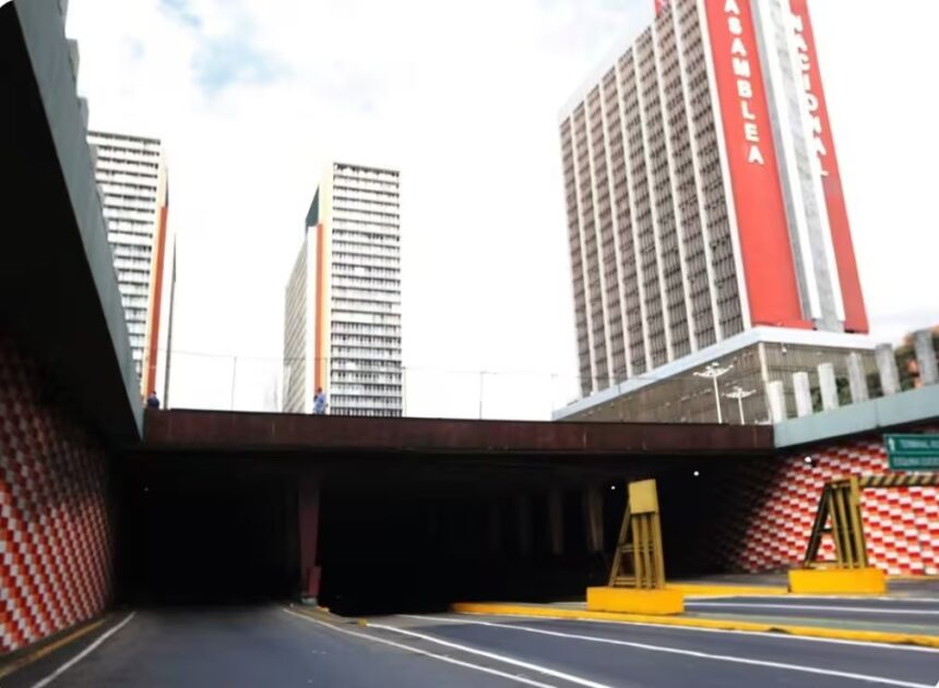 Ejecutan labores de limpieza profunda y mantenimiento en los túneles de El Silencio