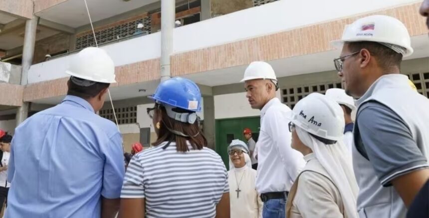 Gobierno entrega la Unidad Educativa Juan Pablo II en Catia La Mar