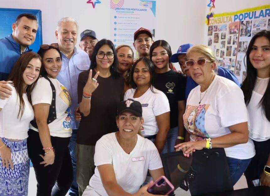 Presidenta Delcy Rodríguez destaca organización comunitaria durante su recorrido por Comuna «El Gran San Blas»