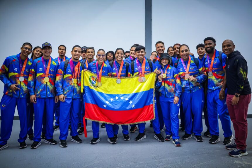 Llegan a Maiquetía atletas venezolanos tras destacar en los Suramericanos