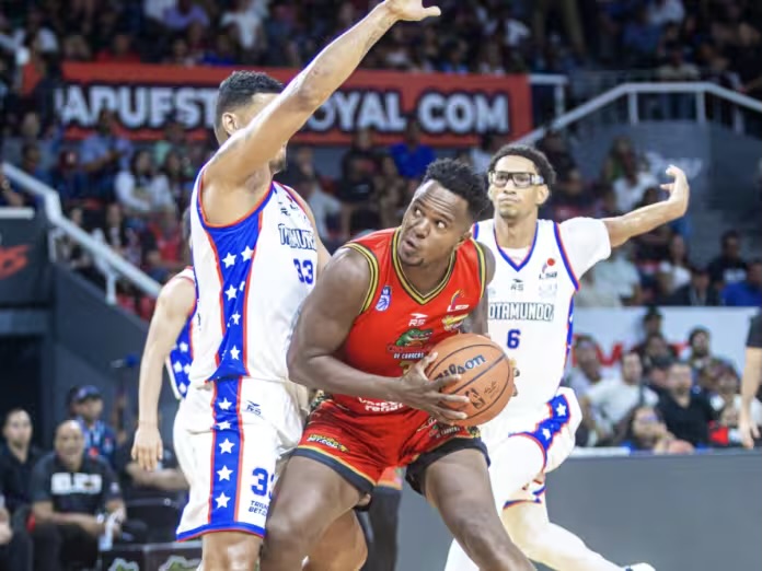 Trotamundos superó a Cocodrilos 68 por 56 en la Liga Superior de Baloncesto