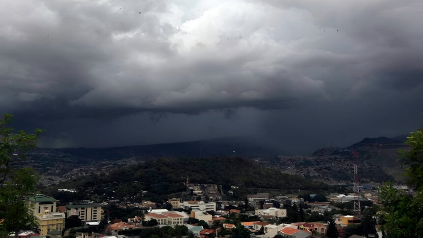 Inameh prevé precipitaciones por el paso de las ondas tropicales 51 y 52 durante esta semana