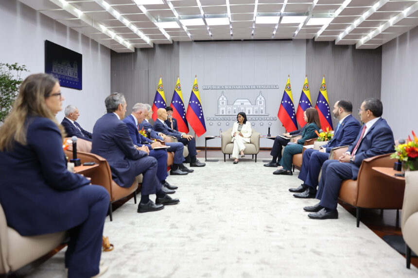 Presidenta Delcy Rodríguez sostiene reunión de trabajo con directivos de la empresa petrolera Eni