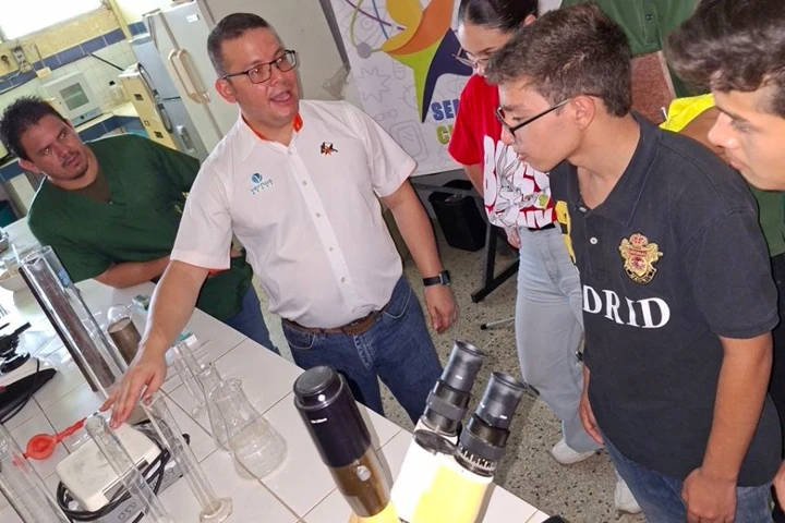 Jóvenes de Monagas y Portuguesa se preparan para Olimpiadas Venezolanas de Nanotecnología