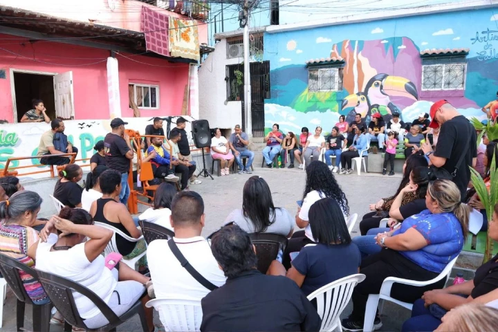 Juramentaron vocerías de 10 consejos comunales en la Cota 905